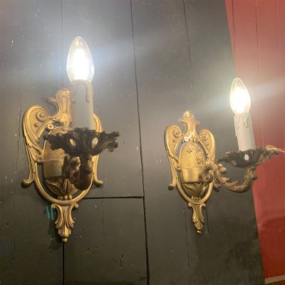Pair of classical wall lights 