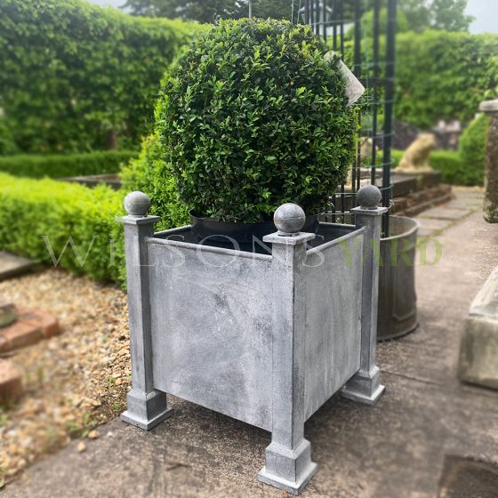 Period style metal planter 