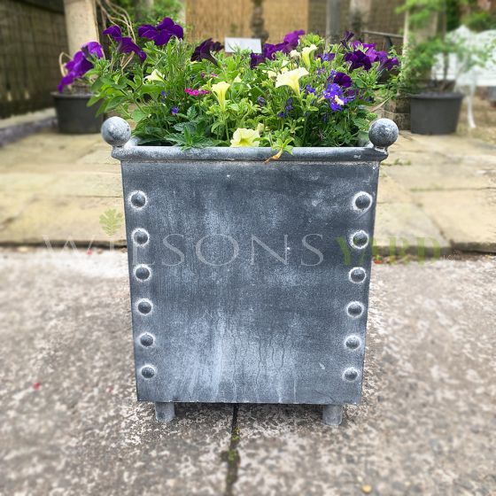 Period style metal planter 